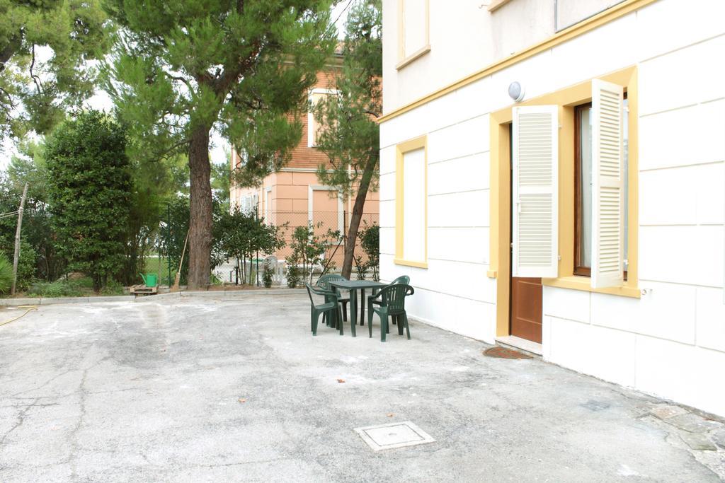 Pino Marittimo Bed and Breakfast Civitanova Marche Exteriör bild