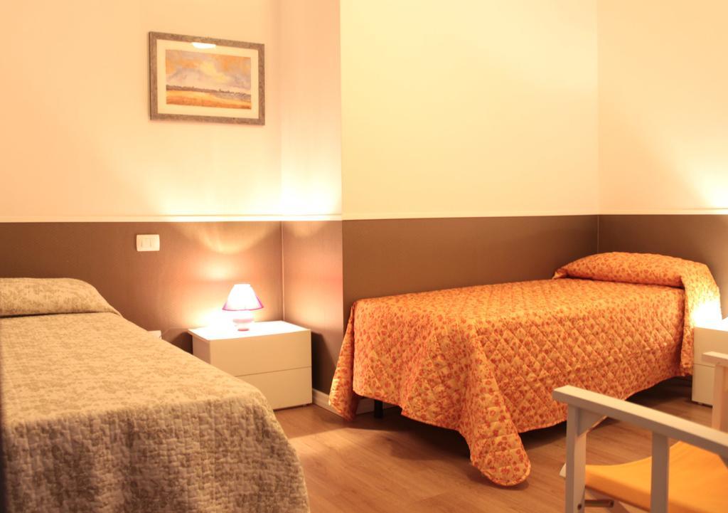 Pino Marittimo Bed and Breakfast Civitanova Marche Rum bild