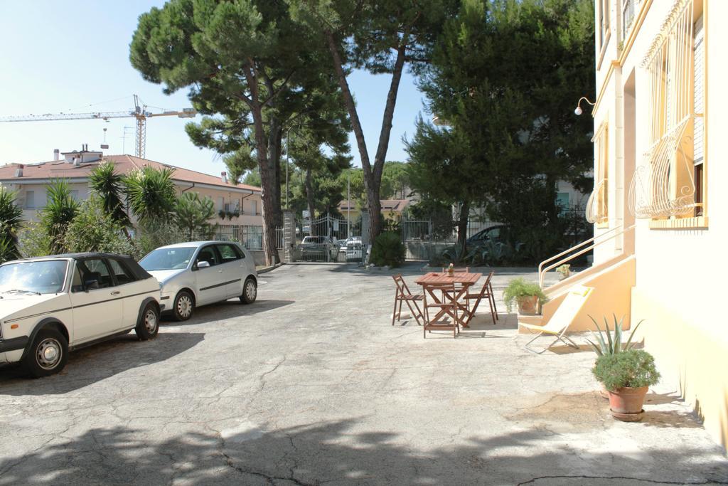 Pino Marittimo Bed and Breakfast Civitanova Marche Exteriör bild