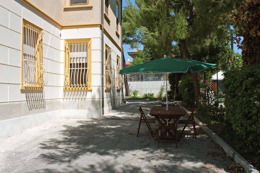 Pino Marittimo Bed and Breakfast Civitanova Marche Exteriör bild