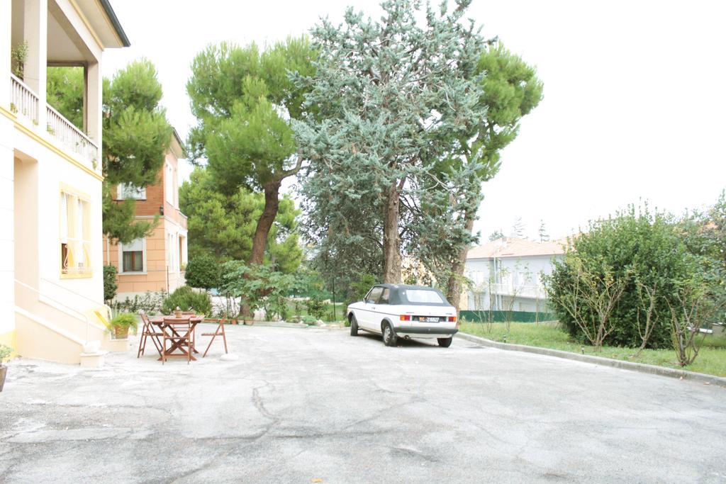 Pino Marittimo Bed and Breakfast Civitanova Marche Exteriör bild