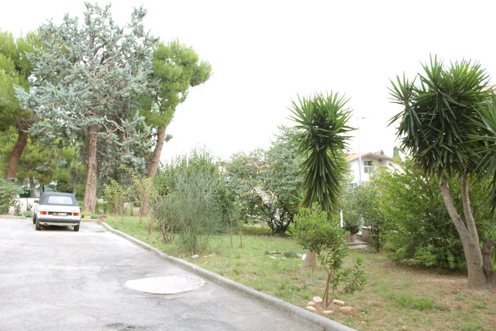 Pino Marittimo Bed and Breakfast Civitanova Marche Exteriör bild